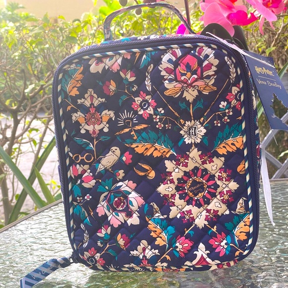 Vera Bradley Harry Potter Home To Hogwarts Quilted Zippered Lunchbox - Picture 16 of 16